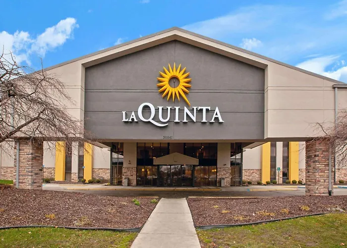 La Quinta Inn & Suites By Wyndham Detroit Metro Airport Romulus